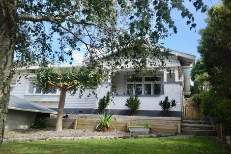 Photo of property in 10 Kitchener Terrace, Moturoa, New Plymouth, 4310