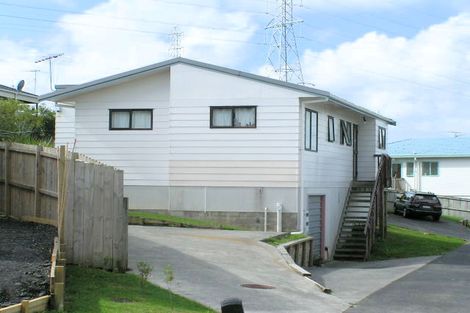 Photo of property in 18 Loughanure Place, Massey, Auckland, 0614