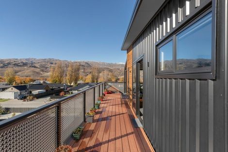 Photo of property in 45 Stratford Drive, Mount Pisa, Cromwell, 9383