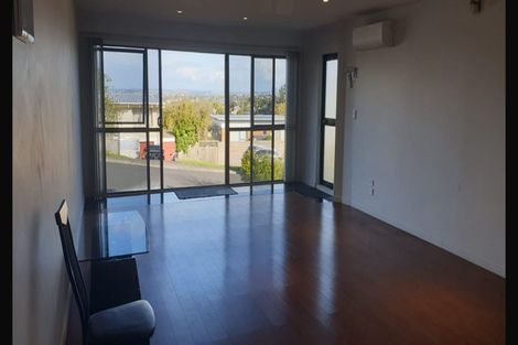 Photo of property in 5 Girrahween Drive, Totara Vale, Auckland, 0629