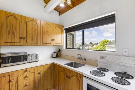 Photo of property in 76 Marine Parade, Mellons Bay, Auckland, 2014