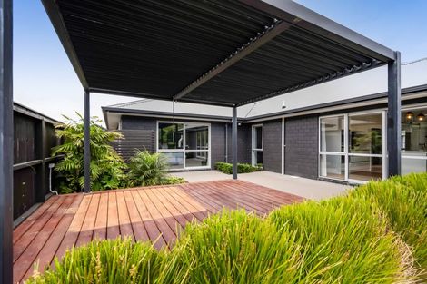Photo of property in 13 Birdie Lane, Waiwhakaiho, New Plymouth, 4312
