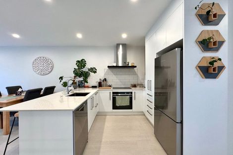 Photo of property in 14 Juniper Drive, Rosehill, Papakura, 2113