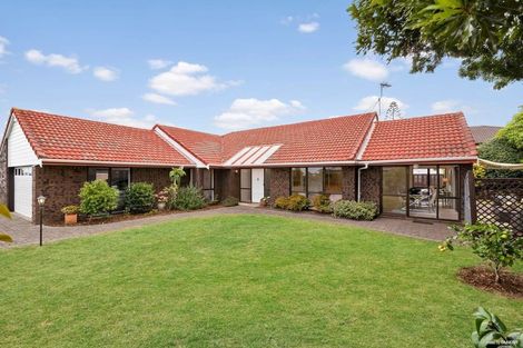 Photo of property in 8 Citation Way, Botany Downs, Auckland, 2010