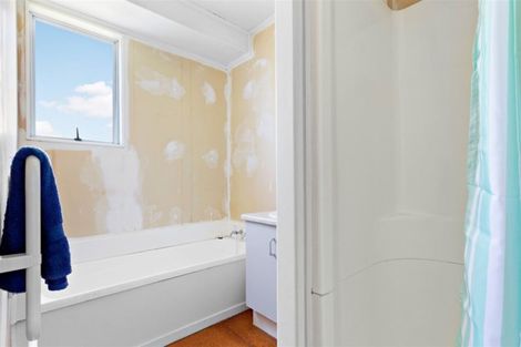 Photo of property in 24 Halloran Place, Massey, Auckland, 0614