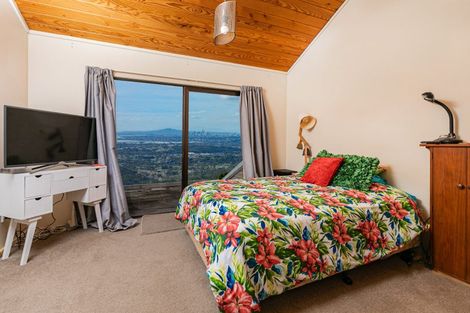 Photo of property in 922 West Coast Road, Waiatarua, Auckland, 0604