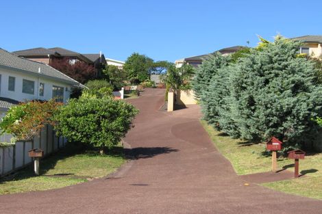 Photo of property in 36 Mandeville Place, Unsworth Heights, Auckland, 0632