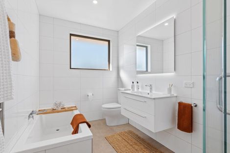 Photo of property in 58 Mcfaddens Road, St Albans, Christchurch, 8052