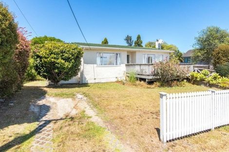 Photo of property in 50 Island Bay Road, Beach Haven, Auckland, 0626