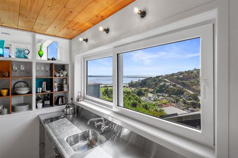 Photo of property in 8 La Costa Lane, Mount Pleasant, Christchurch, 8081