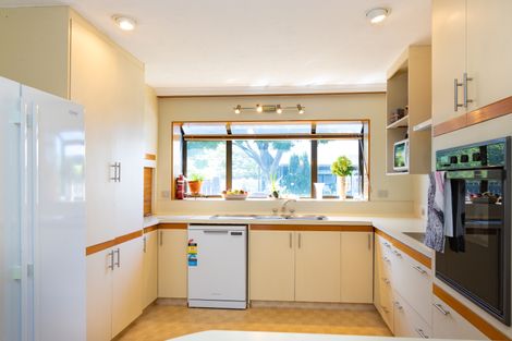 Photo of property in 10 Pyatt Place, Redwood, Christchurch, 8051