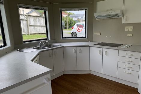 Photo of property in 110 Woodman Drive, Tawa, Wellington, 5028