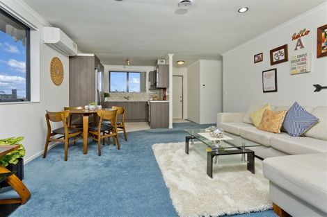 Photo of property in 16 Plumstead Rise, Glen Eden, Auckland, 0602