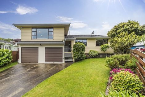 Photo of property in 4 Deveron Place, Tawa, Wellington, 5028