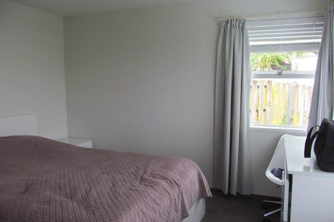 Photo of property in 1/60 Cockayne Crescent, Sunnynook, Auckland, 0620