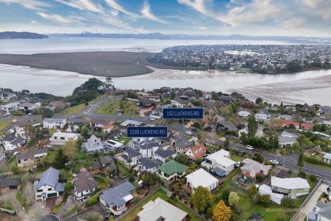 Photo of property in 152 Luckens Road, West Harbour, Auckland, 0618