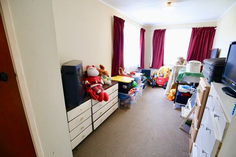 Photo of property in 17 Paul Crescent, Fairfield, Hamilton, 3214