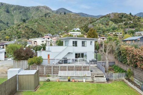Photo of property in 23 Moana View Road, Waikawa, Picton, 7220