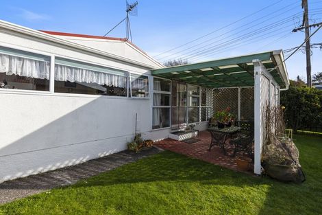 Photo of property in 5 Lees Grove, Wainuiomata, Lower Hutt, 5014