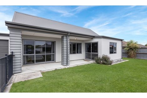 Photo of property in 2/49 Castletown Place, New Brighton, Christchurch, 8083