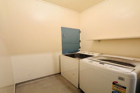 Photo of property in 17 Kent Terrace - Kent Apartments, 3e/16 Kent Terrace, Mount Victoria, Wellington, 6011