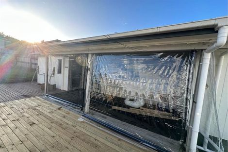 Photo of property in 72 Kervil Avenue, Te Atatu Peninsula, Auckland, 0610