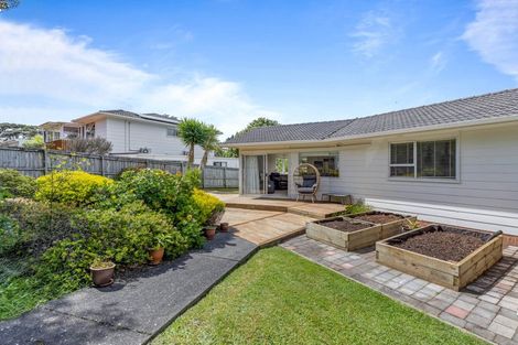 Photo of property in 1 Cunliffe Place, Glenfield, Auckland, 0629
