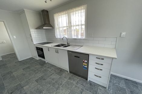 Photo of property in 2 Maybelle Place, Kelston, Auckland, 0602