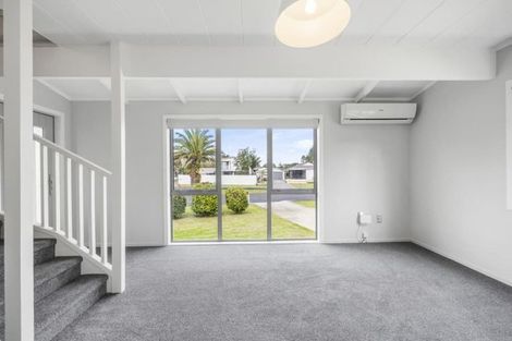 Photo of property in 7a Litchfield Place, Clarks Beach, 2122