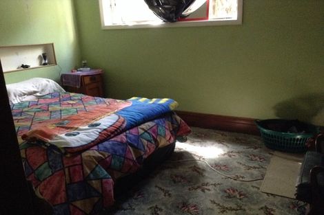 Photo of property in 10 Taungata Road, York Bay, Lower Hutt, 5013