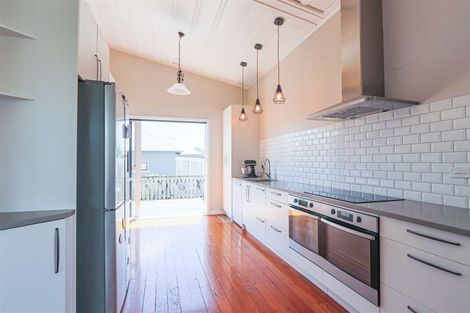 Photo of property in 19 Richmond Street, Inglewood, 4330