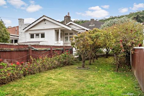 Photo of property in 73 Derwent Street, Island Bay, Wellington, 6023