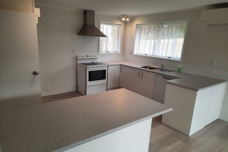 Photo of property in 87 Beechdale Crescent, Pakuranga Heights, Auckland, 2010