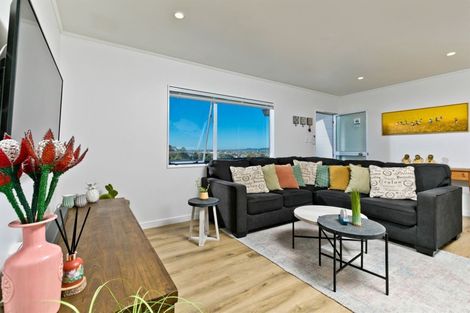 Photo of property in 14 Sarajevo Place, Massey, Auckland, 0614