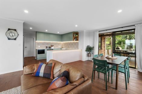 Photo of property in 5 Gavinike Place, Waimauku, 0812