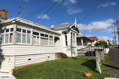 Photo of property in 18 Shoal Bay Road, Devonport, Auckland, 0624