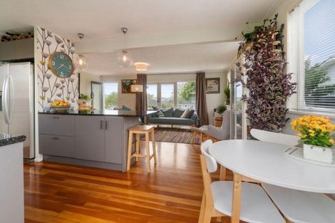 Photo of property in 8 Murray Road, Te Atatu Peninsula, Auckland, 0610