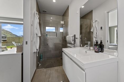 Photo of property in 38 Muster Road, Jacks Point, 9371