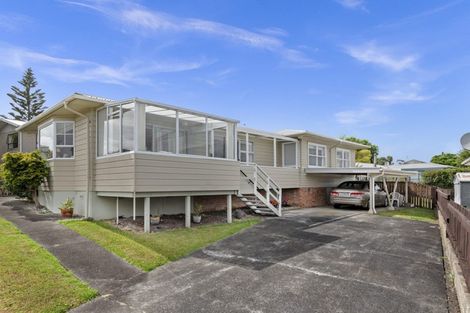 Photo of property in 17 Kaikoura Street, Henderson, Auckland, 0612