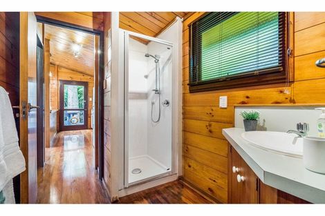 Photo of property in 230 Atkinson Road, Titirangi, Auckland, 0604