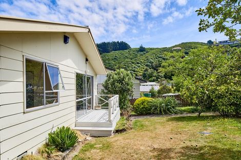 Photo of property in 1 Forglen Place, Tawa, Wellington, 5028