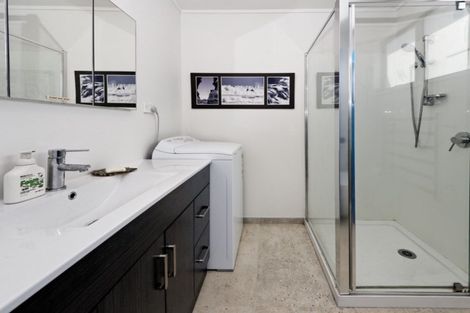 Photo of property in 61 Seaview Road, Piha, 0772