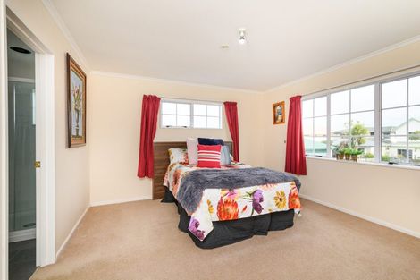 Photo of property in 2 Rosebank Avenue, Kelvin Grove, Palmerston North, 4414
