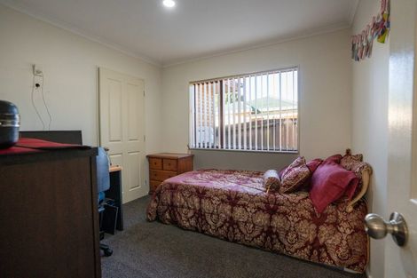 Photo of property in 63 Castlefinn Drive, Weymouth, Auckland, 2103