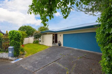 Photo of property in 17 Chilton Grove, Hokowhitu, Palmerston North, 4410