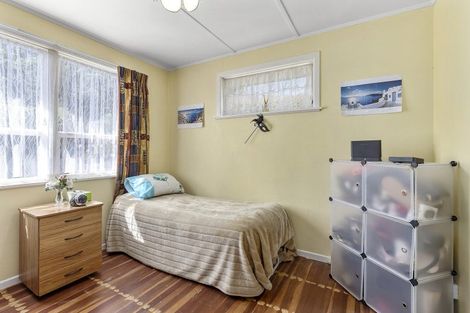 Photo of property in 5 Beverley Grove, Paparangi, Wellington, 6037