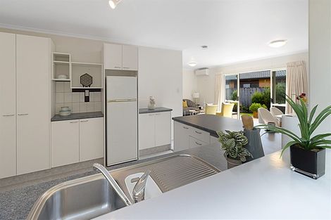 Photo of property in 20 Ryehill Close, New Lynn, Auckland, 0600