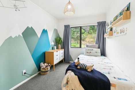 Photo of property in 13 Chastudon Place, Tawa, Wellington, 5028