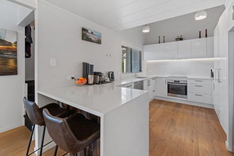 Photo of property in 1/82 Knights Road, Rothesay Bay, Auckland, 0630