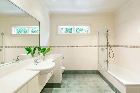 Photo of property in 27 Seapoint Road, Bluff Hill, Napier, 4110